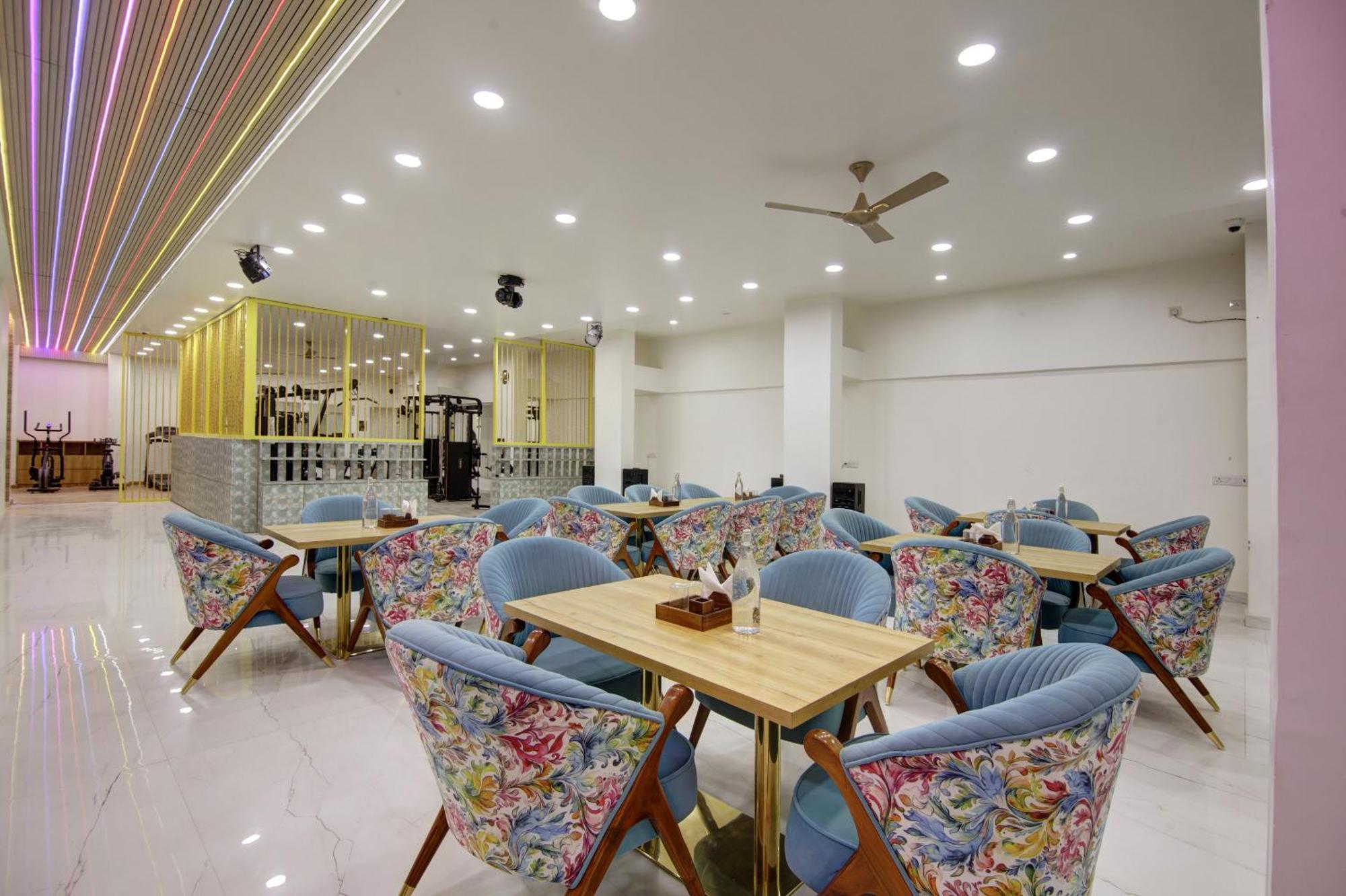 الشقق الفندقية غورغاونفي  Anandam Club House المظهر الخارجي الصورة